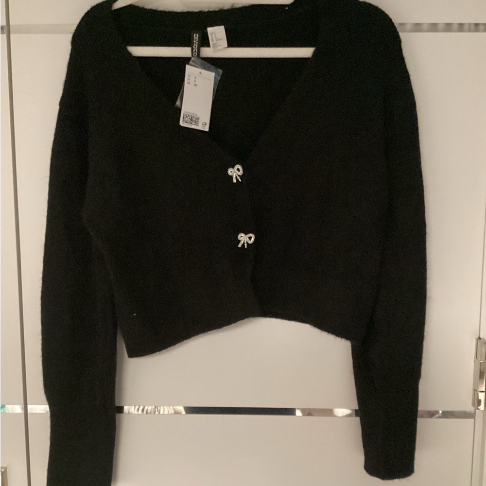 Divided Black V-Neck Cropped Cardigan with Bow Buttons